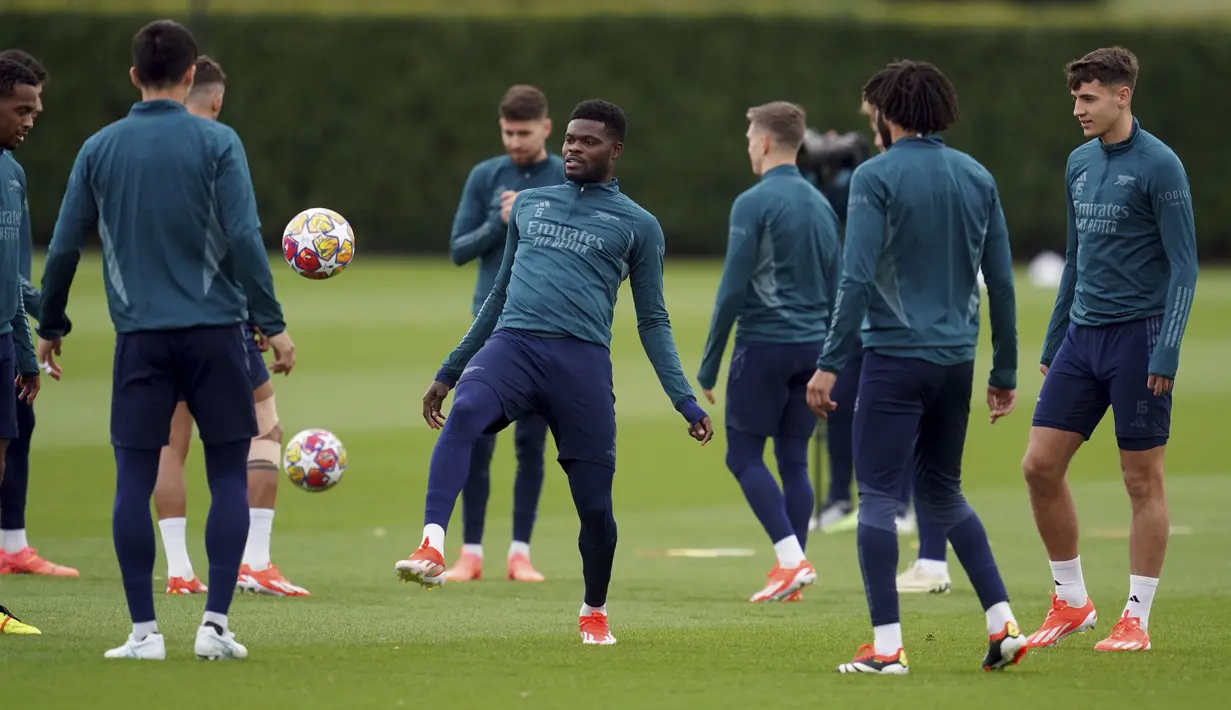 Juru racik Arsenal, Mikel Arteta, mempunyai keyakinan mampu membawa tim berjulukan Meriam London melaju ke semifinal Liga Champions 2023-2024.  (Adam Davy/PA via AP)