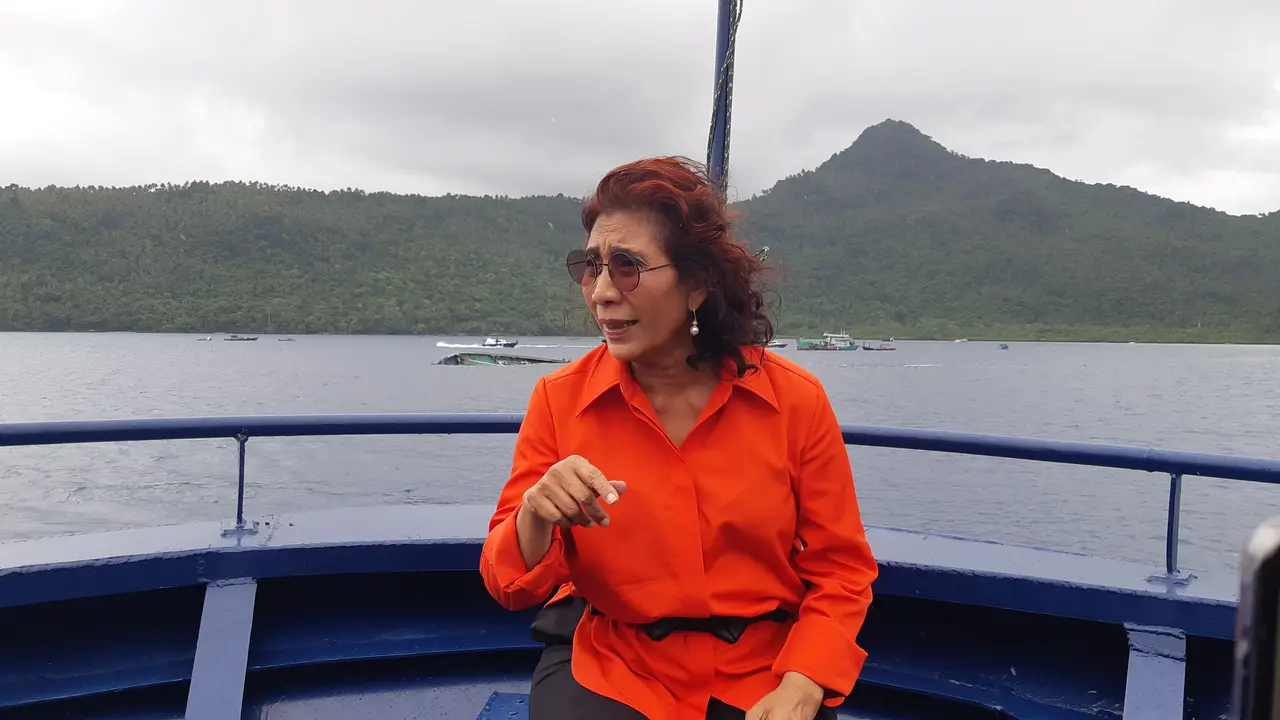 Menteri Susi Tenggelamkan Kapal Vietnam di Natuna