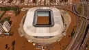 Foto udara stadion klub Brasil Gremio, Arena do Gremio saat dilanda banjir di Porto Alegre, negara bagian Rio Grande do Sul, Brasil, pada 7 Mei 2024. (AFP/Carlos Fabal)