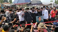 Gubernur Jawa Barat Ridwan Kamil memberikan keteranga pers usai pemakaman Emmeril Kahn Mumtadz di Islamic Center, Cimaung, Kabupaten Bandung, Senin (13/6/2022). (Foto: Liputan6.com/Huyogo Simbolon)