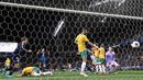 Ekspresi kecewa pemain Australia setelah kebobolan melalui gol bunuh diri Cameron Burgess saat laga lanjutan Grup C Kualifikasi Piala Dunia 2026 melawan Jepang di Saitama Stadium, Jepang, Selasa (15/10/2024). (AFP/Philip Fong)