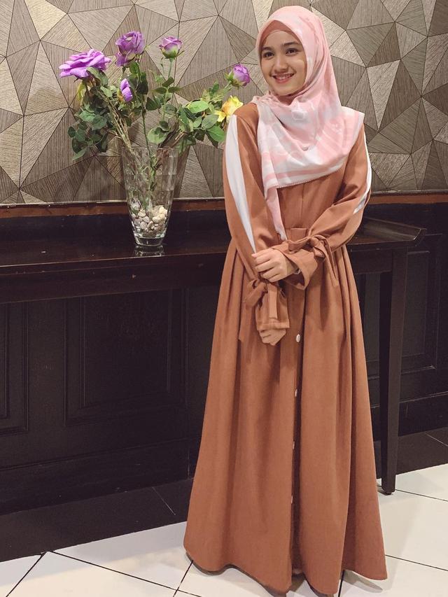 7 Pesona Cut Syifa saat Tampil Berhijab, Curi Perhatian