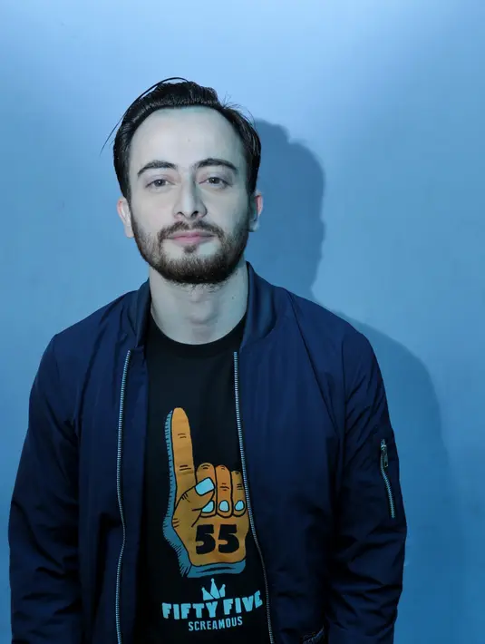 Disebut memiliki hubungan spesial dengan Cita, Irvan mengatakan hanya sebatas teman dekat. Ia juga tak menampik belakangan ini selalu berdiskusi soal karier keduanya di belantara musik. (Adrian Putra/Bintang.com)