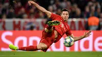 Robert Lewandowski - Timnas Polandia sangat berharap dengan penyerang haus gol ini. Pemain yang berusia 32 tahun ini berhasil menyematkan 41 gol dan 7 assist dalam 29 pertandingan bersama Bayern Munchen. (Foto: AFP/Christof Stache)