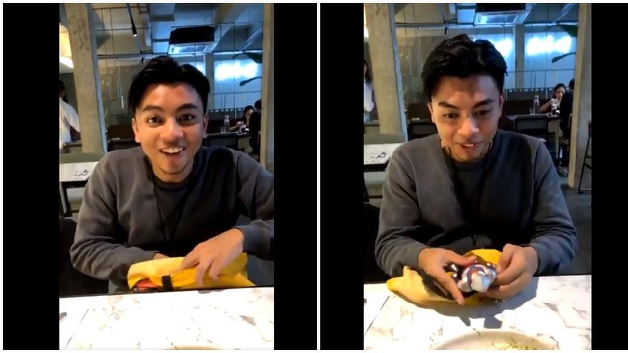 Dapat Hadiah Ultraman dari Pacar, Pria Ini Selalu Membawanya Kemanapun