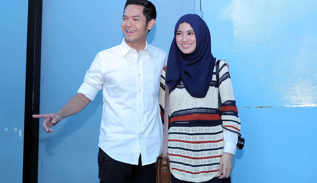 "Pasti kami akan mematuhi apa pun. Saya yakin, negara bikin kebijakan pasti yang terbaik buat rakyat. Kami akan patuh," ujar Dude Harlino, di kawasan Tendean, Jakarta Selatan, Selasa (18/10/2016). (Deki Prayoga/Bintang.com)