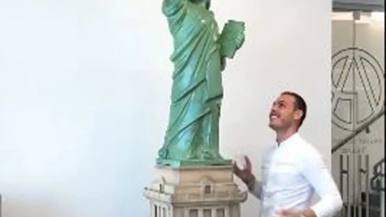 Patung Liberty Coklat Karya Amaury Guichon