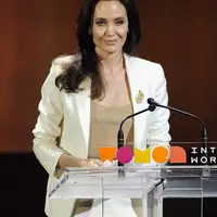 Proses cerai Angelina Jolie dan Brad Pitt memang masih dalam proses. Sempat berseteru lataran soal anak, namun seiring berjalannya waktu Jolie dan Pitt nampaknya sudah berdamai secara perlahan. (AFP/Bintang.com)