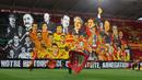 Ribuan pendukung RC Lens memadati Stadion Bollaert-Delelis untuk merayakan hari jadi klub yang ke-120. (AFP/Francois Lo Presti)