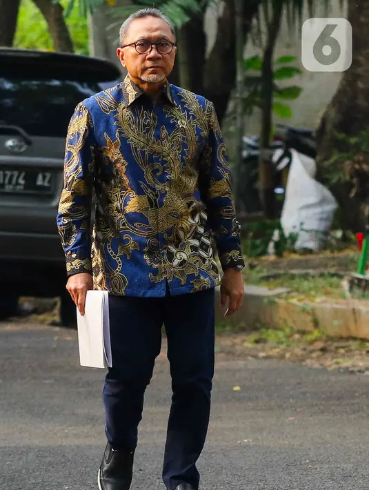 Zulkifli Hasan atau lebih dikenal dengan nama Zulhas atau Bang Zul adalah seorang wirausahawan dan politisi berkebangsaan Indonesia yang saat ini menjabat sebagai Menteri Perdagangan menggantikan Muhammad Lutfi. (Liputan6.com/Herman Zakharia)