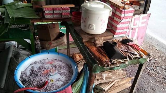 Bahan baku yang digunakan dalam pembuatan kue dange khas Kabupaten Pangkep mudah ditemukan (Liputan6.com/ Eka Hakim)