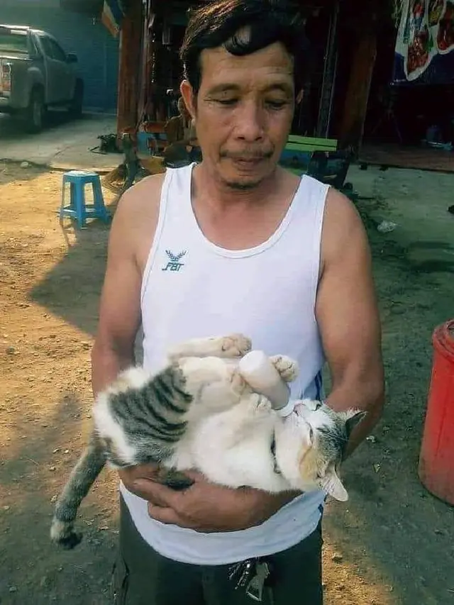 6 Tingkah Bapak-Bapak Ini Enggak Jelas Banget, Absurd Maksimal