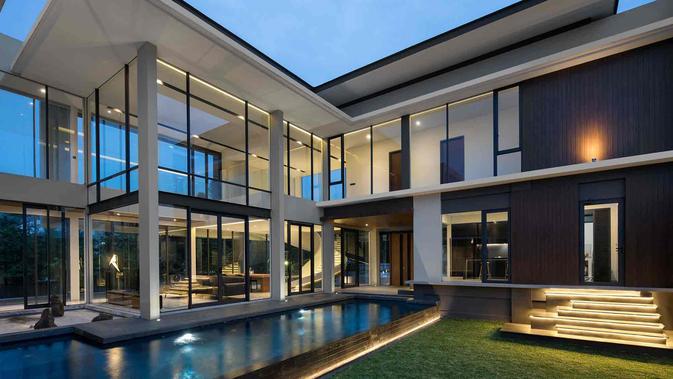 Dominasi dinding kaca BP House karya Rakta Studio. (dok. Arsitag,com)