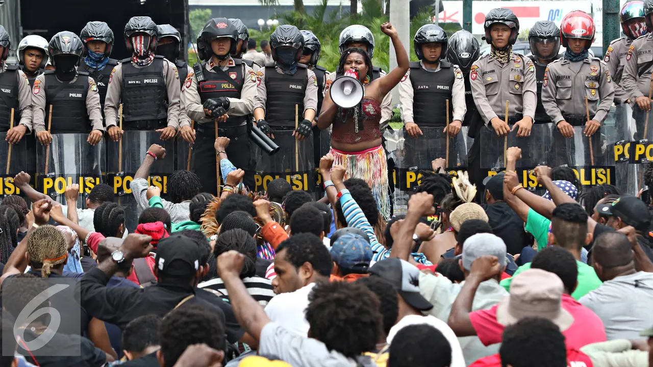 20151201-Ratusan-Mahasiswa-Papua-Menyerahkan-Diri-IA