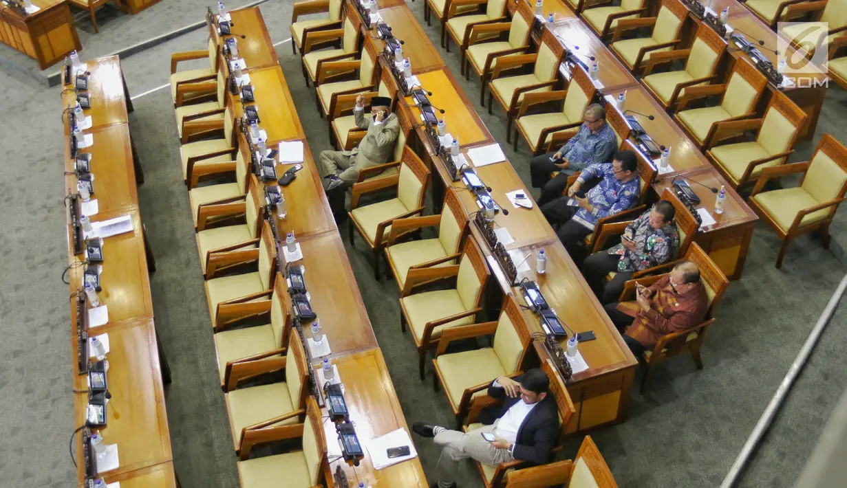 Suasana Rapat Paripurna penutupan masa persidangan IV tahun 2018-2019, di kompleks Parlemen, Senayan, Jakarta, Kamis (28/3). Rapat Tersebut membahas berbagai agenda salah satunya penutupan masa sidang. (Liputan6.com/Johan Tallo)