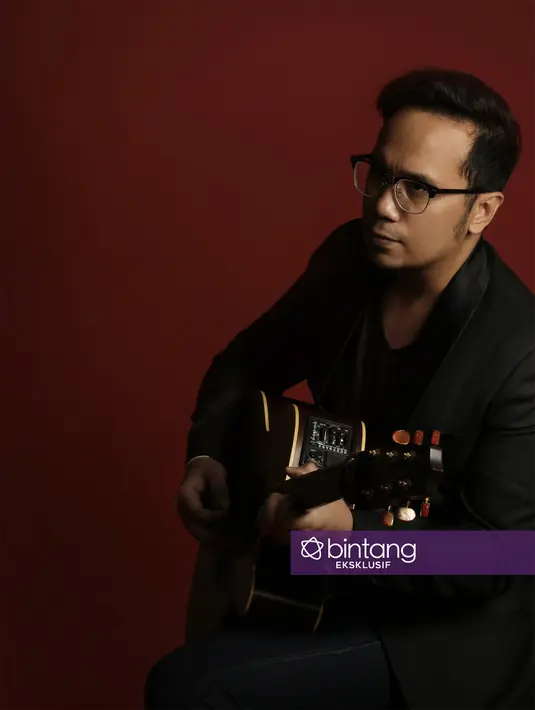 "Dari dulu sampai sekarang nggak pernah nggak terjun langsung, video klip selalu ikut, selalu jadi bagian dari video klipnya karena memang kayak itu kisah gue juga, apalagi video klip sekarang," ujar Andera. (Galih W. Satria/Bintang.com)