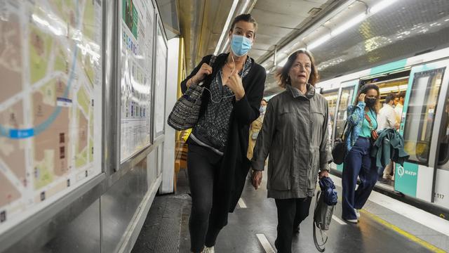 Kasus COVID-19 meningkat dengan cepat di Prancis