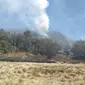 Asap mengepul akibat hutan di kawasan Gunung Buthak dan Gunung Panderman Kota Batu terbakar (BPBD Kota Batu)
