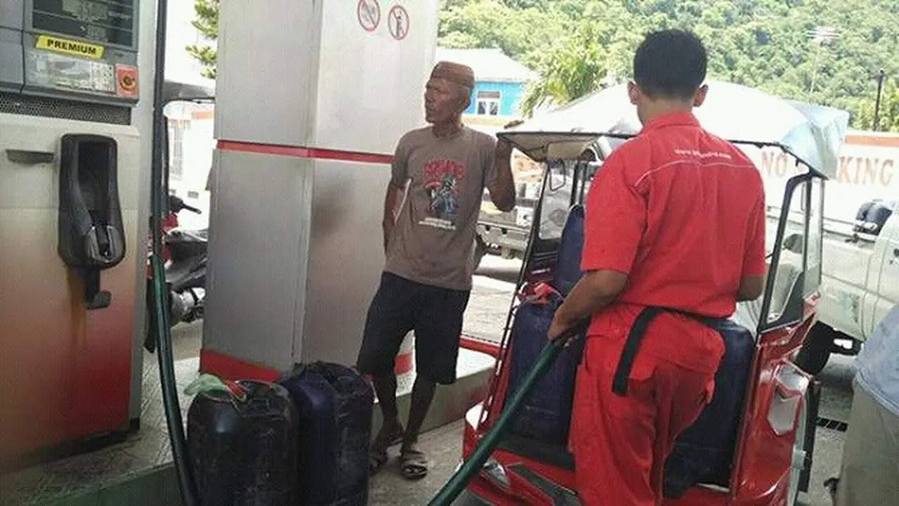 Antrean Jeriken Premium Bikin Pusing Sopir Bentor