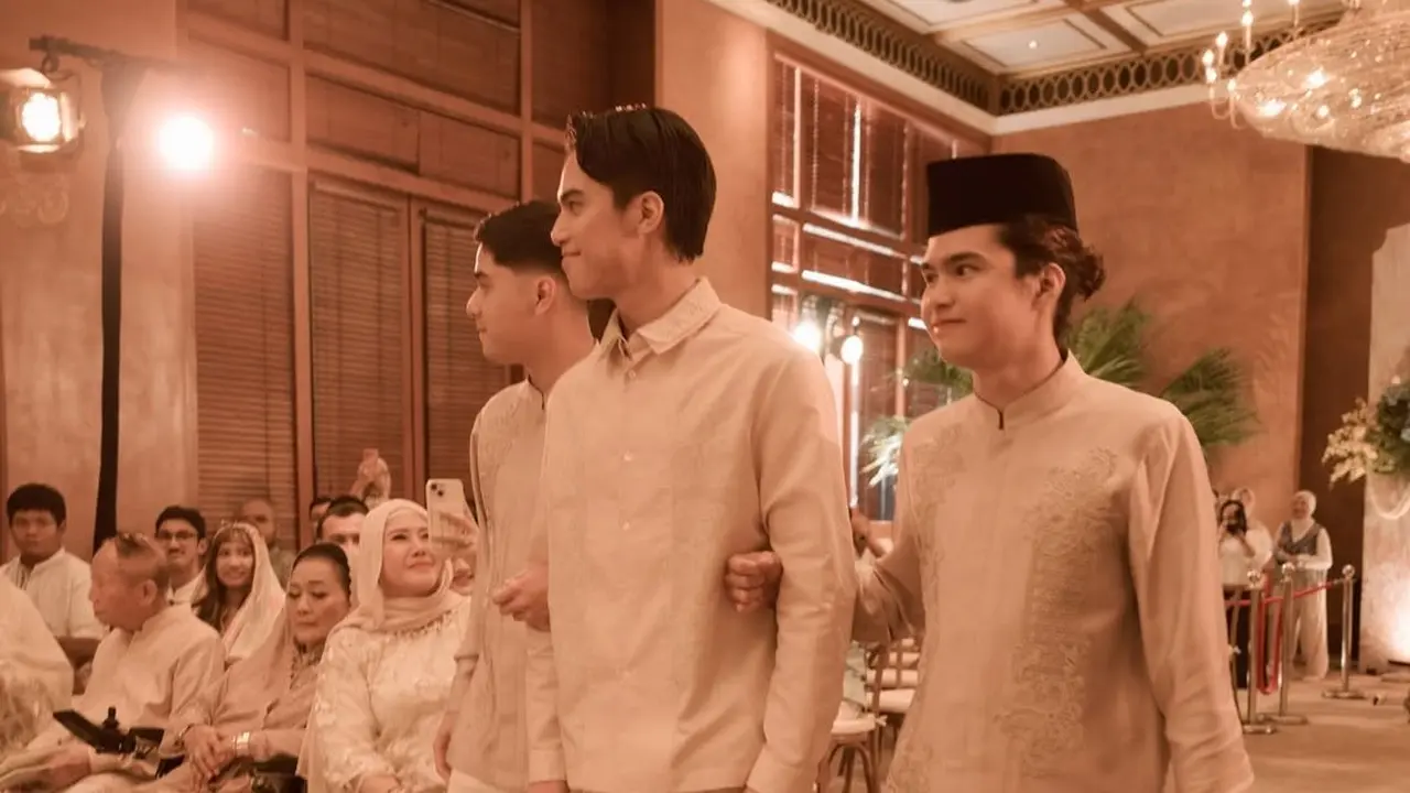 6 Potret El Rumi Didampingi Al dan Dul di Acara Pengajian-Siraman Jelang Pernikahan