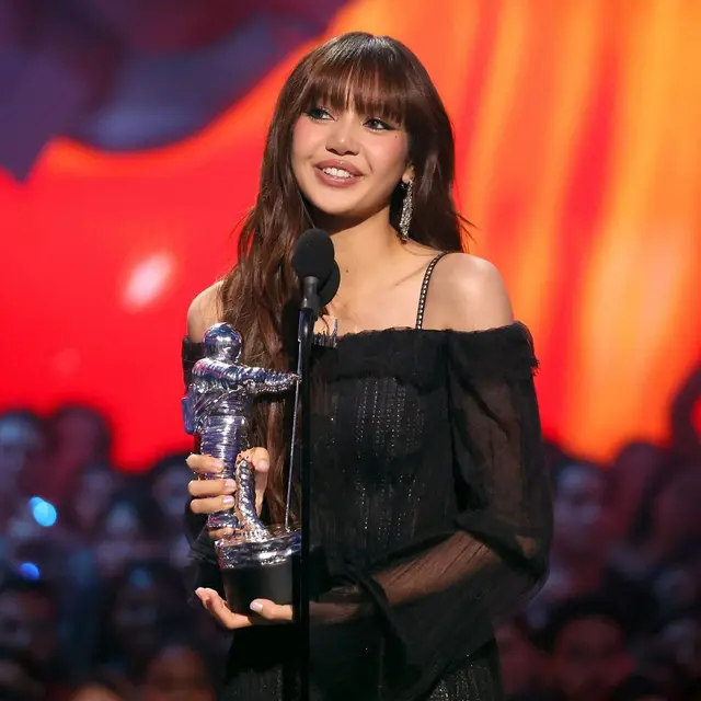 Gaya Memukau Lisa BLACKPINK Kenakan 3 Busana Berbeda di MTV VMA 2024, dari Gaun Corset hingga Terawang