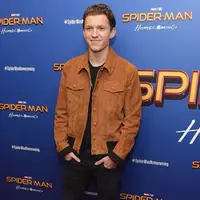 Kemunculan Tom Holland sebagai Spider-Man pertama kali di film Captain America: Civil War di tahun 2016. Film terbarunya yang berjudul Spider-Man: Homecoming baru saja rilis di Indonesia pada 5 Juli 2017 kemarin. (AFP/Bintang.com)