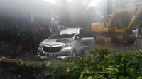Satu pengendara mobil tewas akibat tertimpa pohon di Bogor.