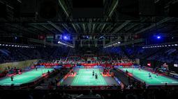 Pemandangan sepi tribune Istora Senayan, Jakarta, Kamis (06/06/2024) saat babak 16 besar Indonesia Open 2024. (Bola.com/Bagaskara Lazuardi)