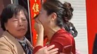 Terpisah dengan anak perempuannya, wanita ini adopsi anak laki-laki. (Sumber: mStar)