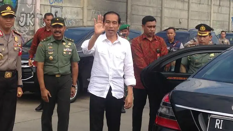 Jokowi bagi sembako di Depok