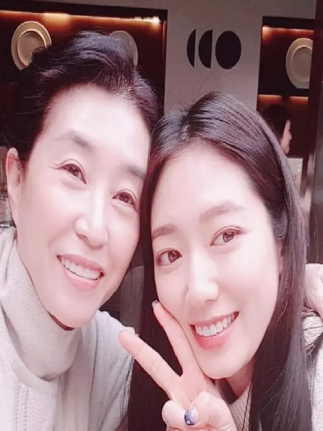 'Ibu' Park Shin Hye Turut Berbahagia atas pernikahannya dengan Choi Tae Joon