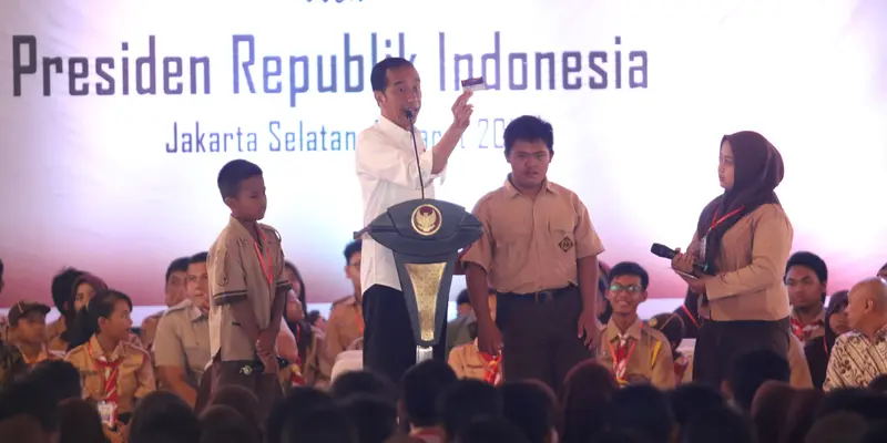 Jokowi Bagikan KIP