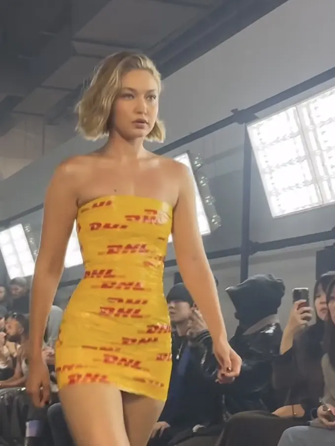 Gigi Hadid di Paris Fashion Week