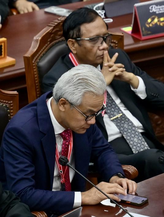 Ada dua perkara yang akan diputuskan, yakni yang diajukan oleh pemohon satu atau kubu capres-cawapres nomor urut 01 Anies-Cak Imin dan pemohon dua dari kubu capres-cawapres nomor urut 03 Ganjar-Mahfud. (BAY ISMOYO / AFP)