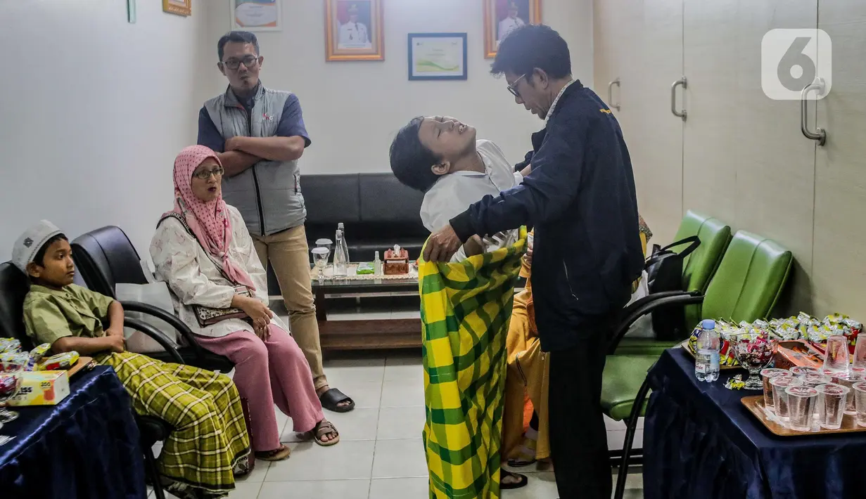 Kegiatan tersebut dalam rangkaian Bakti Sosial Akbar dari Pemerintahan Provinsi DKI Jakarta melalui Dinas Kesehatan. (Liputan6.com/Herman Zakharia)
