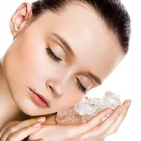 ilustrasi manfaat es batu/Victoria Wendish/unsplash