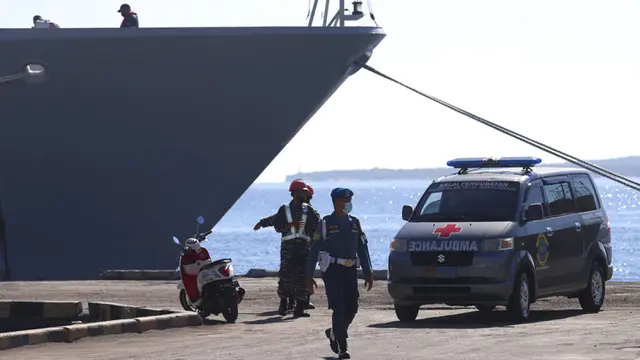 FOTO: Operasi Pencarian Kapal Selam KRI Nanggala 402 Terus Dilanjutkan