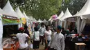 Suasana saat acara palang pintu Lebaran Betawi di Lapangan Banteng, Jakarta (22/08/15). Acara ini akan berlangsung pada tanggal 22-23 Agustus. (Liputan6.com/Gempur M Surya)