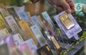 Emas Antam yang dijejerkan dalam etalase di Galeri 24, Jakarta, Selasa (13/9/2022). Harga emas Antam sudah termasuk PPh 22 sebesar 0,9 persen. (Liputan6.com/Angga Yuniar)
