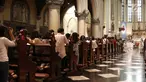 Suasana Misa Natal 2018 di Gereja Katedral, Jakarta, Senin (24/12). Misa Natal 2018 yang dipimpin Pastor kepala paroki Hani Rudi Hartoko mengusung tema "Yesus Kristus Hikmat Bagi Kita”. (Liputan6.com/Herman Zakharia)