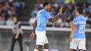 Striker Manchester City, Lukas Nmecha, merayakan gol yang dicetaknya ke gawang Yokohama Marinos pada laga pramusim di Stadion Yokohama, Jepang, Sabtu (27/7). Yokohama kalah 1-3 dari City. (AFP/Charly Triballeau)