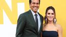 Pelatih Miami Heat, Erik Spoelstra, didampingi sang istri berpose saat melintasi karpet merah NBA Awards 2017 di Basketball City, New York, Senin, (26/6/2017). (NBAE via Getty Images/Nathaniel S Butler)