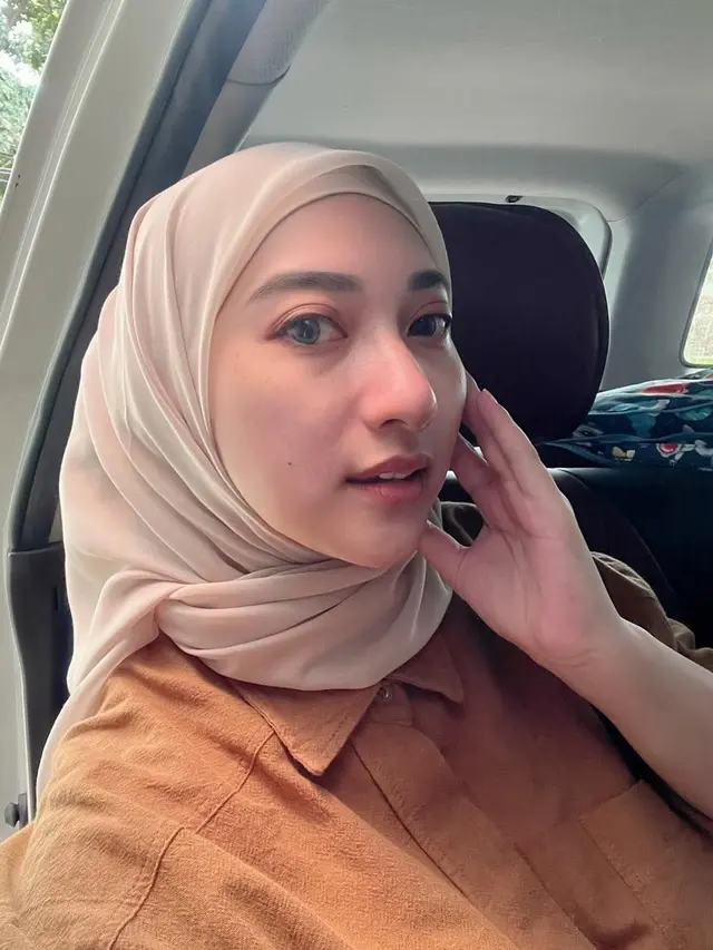 6 Artis Ini Putuskan Berhijab di Tahun 2024, Akui Masih Belajar Tampil Tertutup