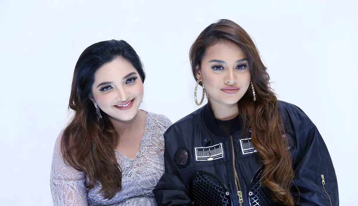 Ashanty yang ikut membesarkan Aurel, menyuruh putrinya menjadi artis yang bisa go internasional. Sebagai seorang ibu, ia melihat bakat terpendam yang dimiliki oleh remaja 19 tahun tersebut. (Nurwahyunan/Bintang.com)