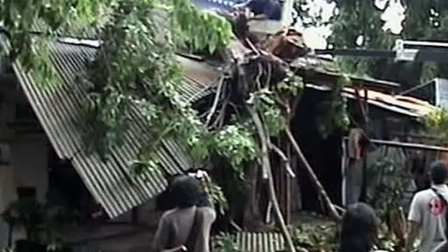 Puting Beliung Terjang Ratusan Rumah