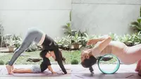 Tetap Aktif Olahraga, Ini 6 Potret Chelsea Olivia Yoga saat Hamil