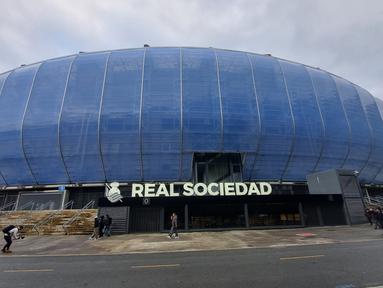 Real Sociedad merupakan salah satu klub yang berlaga di divisi utama la Liga Spanyol. Mereka merupakan salah satu klub terbesar di wilayah Basque Country. Real Sociedad bermarkas di Reale Arena, yang kapasitasnya 39.500 tempat duduk. Seperti apa sudut-sudut bagian dari stadion yang bernama asli Anoeta Stadium ini? Simak detil-detilnya lewat deretan yang diabadikan jurnalis Bola.com, Yus Mei Sawitri saat melakukan Tur Stadion Reale Arena pada 11 Januari 2024. (Bola.com/Yus Mei Sawitri)