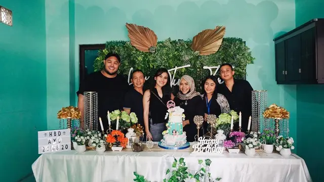 Potret Perayaan Ulang Tahun ke-28 Ayu Ting Ting