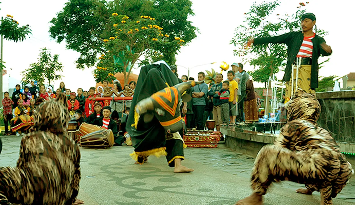 Penokohan hewan Banteng yang liar diibaratkan rakyat jelata sedang melawan macan (Harimau) yang diibaratkan sebagai penjajah (Belanda). Serta ada tokoh Monyetan Yang melambangkan Provokator. (Liputan6.com/wwn)