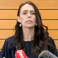 Tangkapan layar video dari TVNZ melalui AFPTV yang diambil pada 19 Januari 2023 ini menunjukkan Perdana Menteri (PM) Selandia Baru Jacinda Ardern mengumumkan akan mengundurkan diri dari jabatannya pada Februari 2023. (TVNZ/AFPTV/AFP)